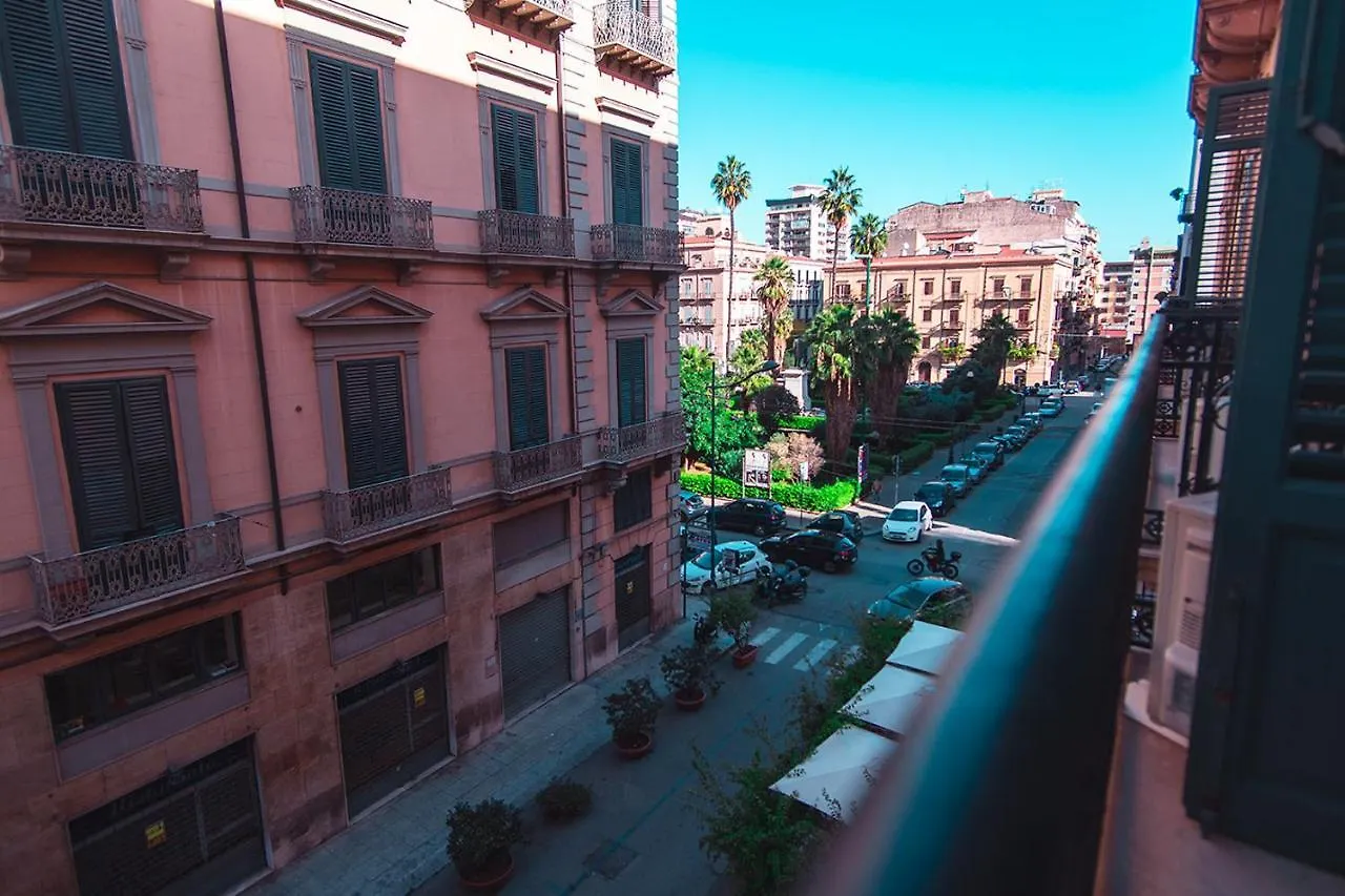 *** فندق مبيت وإفطار باليرمو B&B L'Orlando Furioso إيطاليا